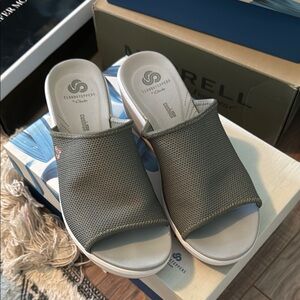Clarks Gray Mules with Textured Leather and Sturdy Sole